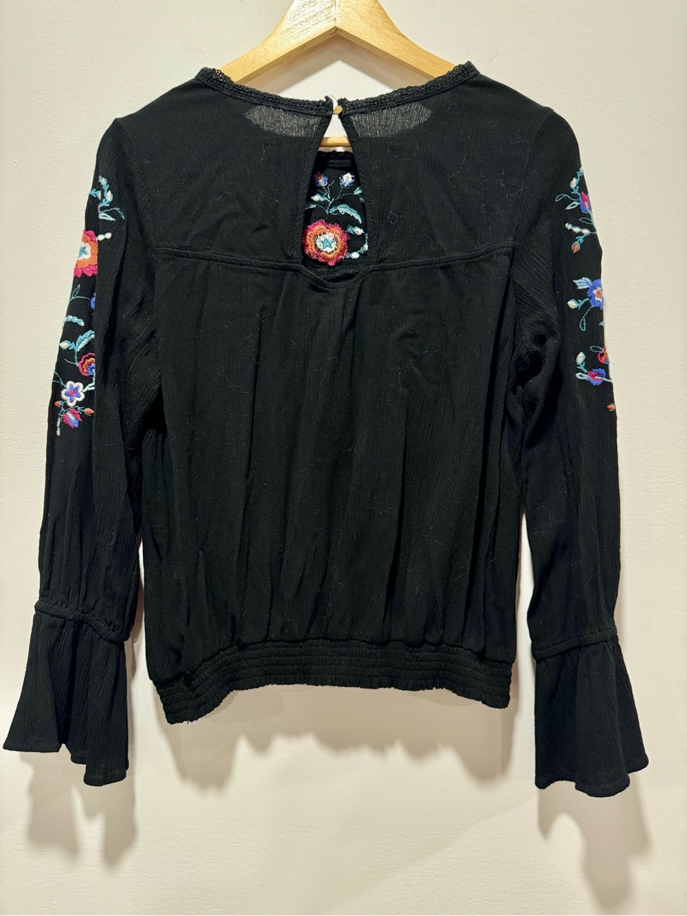 Boho Black Embroidered Floral Bell‎ Sleeve Blouse Size S - Picture 2 of 8